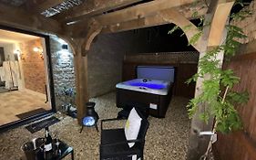 Coach House & Hot Tub Nr Bicester Village