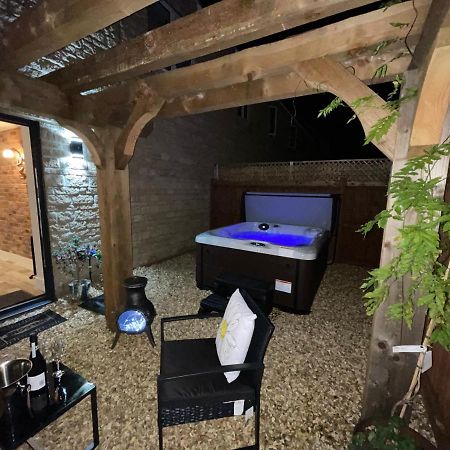 Coach House & Hot Tub Nr Bicester Village Exterior photo